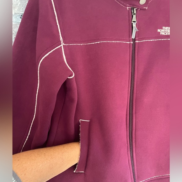 The North Face Maroon Jacket with Cream Sherpa Fleece Lining/Accents excell cond - Picture 3 of 9